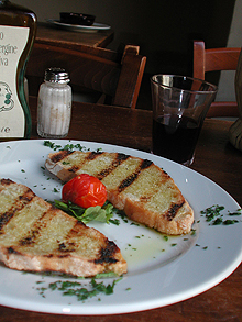Fetta di pane tostata con olio e sale